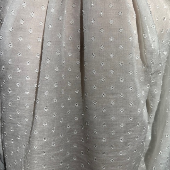 Lilly Pulitzer white top in size S. Beautiful detail throughout. Lilly buttons - Picture 12 of 12